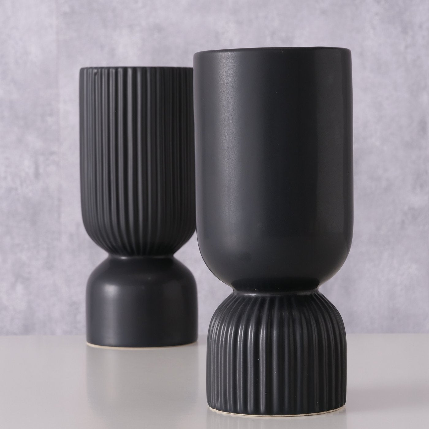 Vase Gino in schwarz matt, Höhe 23 cm, Fuß geriffelt, Korpus Glatt