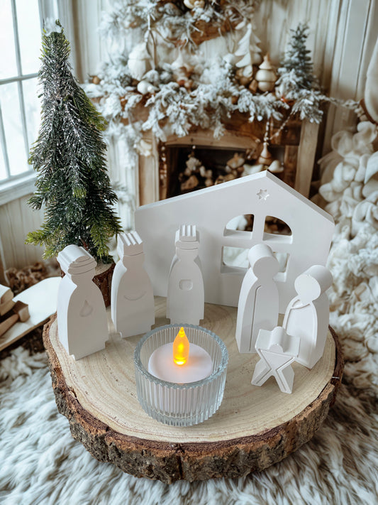 Weihnachtskrippe auf Baumscheibe mit LED Teelicht