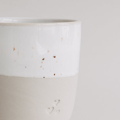Eulenschnitt Becher Herzen aus Steingut