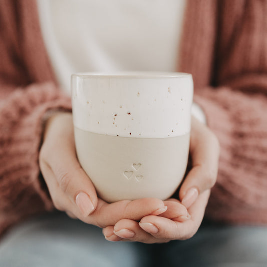 Eulenschnitt Becher Herzen aus Steingut