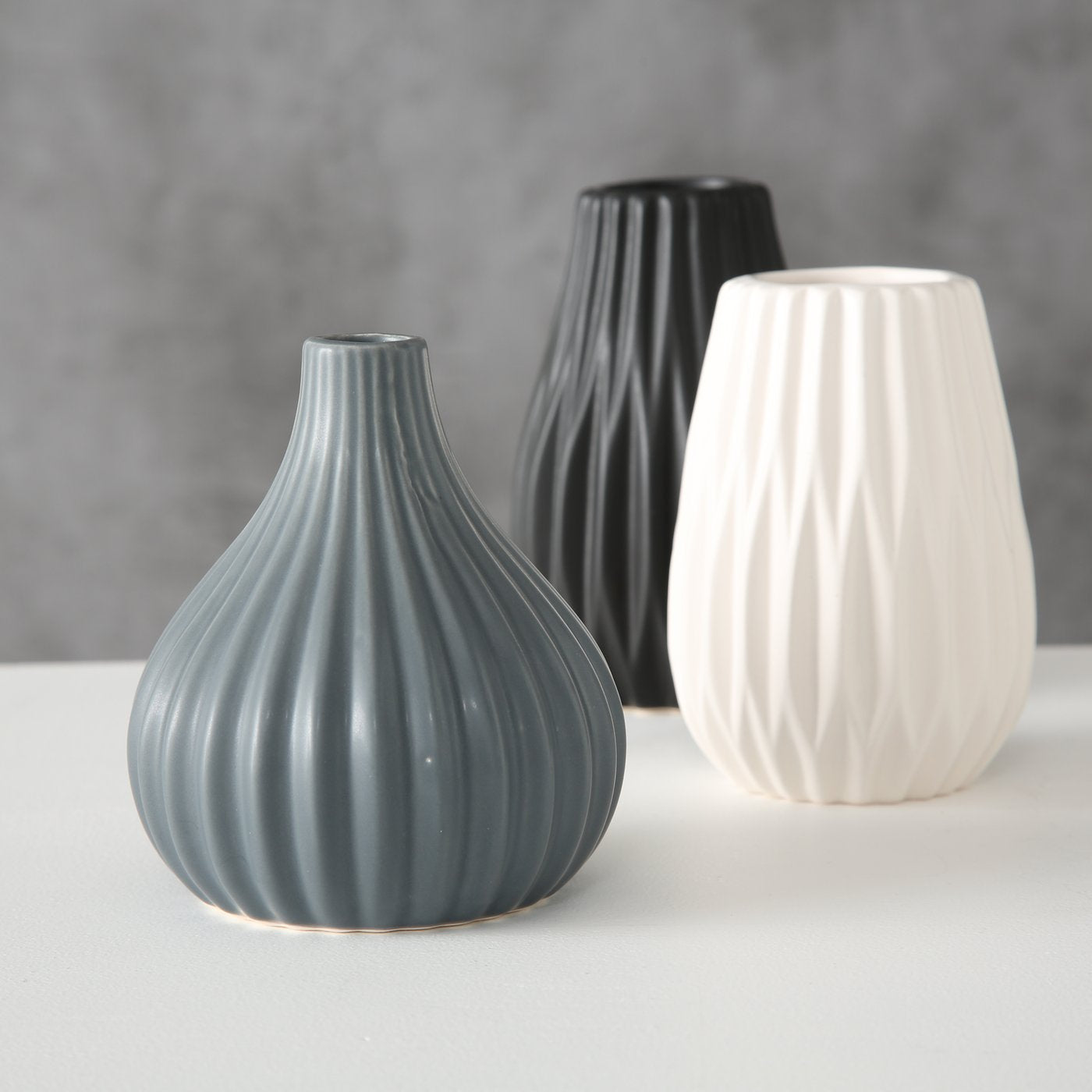 Vase "Wilma" aus Steingut Keramik in der Farbe Grau